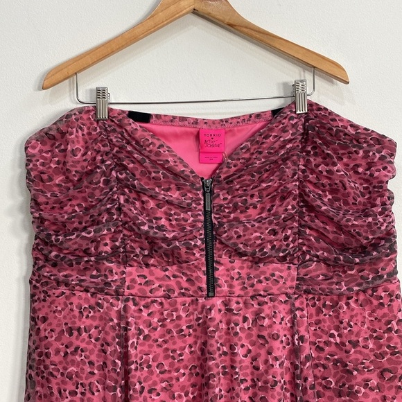 Elegant Pink Strapless Dress - Picture 5 of 16